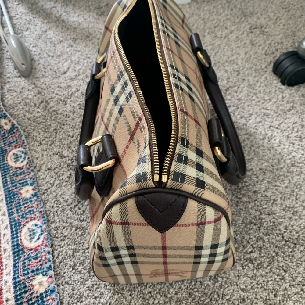 Burberry bag - Picture 7 of 11
